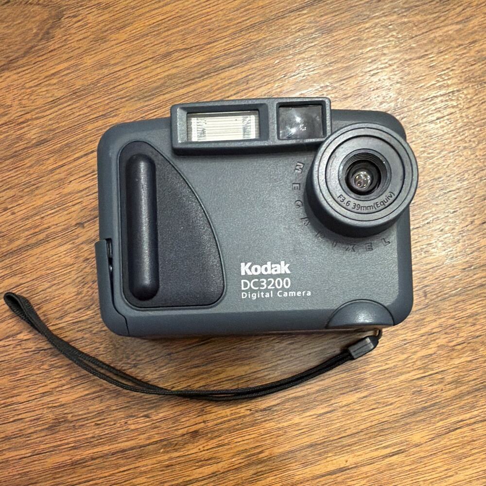 WORKS Kodak DC 3200 Digital Camera Vintage
